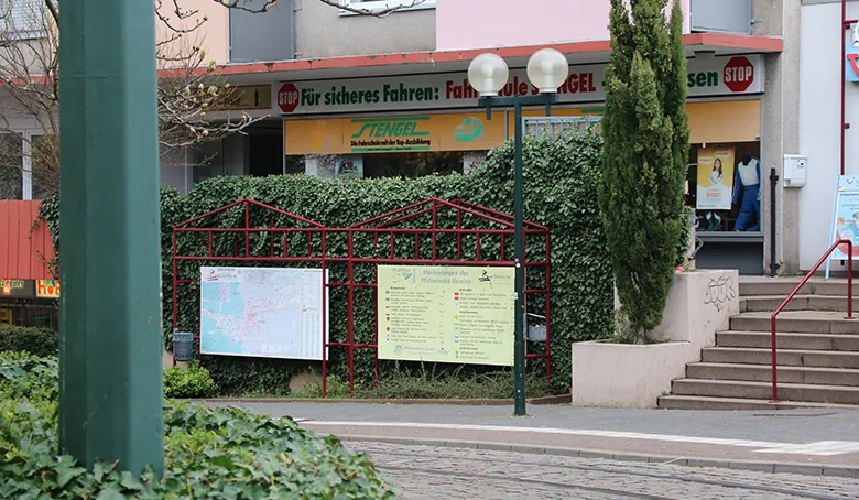 Der Bahnhofsvorplatz in Bad Dürkheim, in der Nähe der Fahrschule